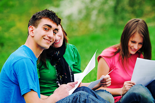포토 JPG 해외이미지 학생 여자 교육 행복 얼굴 학교 성공 함께함 3 웃음 사람 소년 야외 세명 초록색 친구 학습 스터디 컬러풀 독서 봄 우정 기쁨 그룹 시원함 내추럴 해외포토 계절 남자 감정 어린이 컬러 컨셉 관계 표정 신체부위 파일형식 이미지허브
