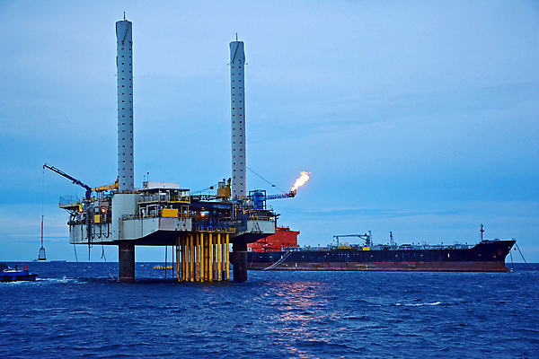 포토 JPG 해외이미지 산업 파도 바다 공장 하늘 해변 사람없음 가로 물 환경 힘 에너지 작업 오염 기름 휘발유 석유 기중기 연료 가스 송곳 온실 조작 해외포토 자연요소 음식 공업 중장비 파일형식 이미지허브