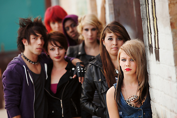 포토 JPG 해외이미지 백인 라이프스타일 여자 남자 어린이 포즈 사람 여러명 야외 검은색 어둠 분노 흰색 도시 그룹 엉덩이 장면 심각 해외포토 서양인 감정 컬러 다수 컨셉 생활 신체부위 파일형식 이미지허브