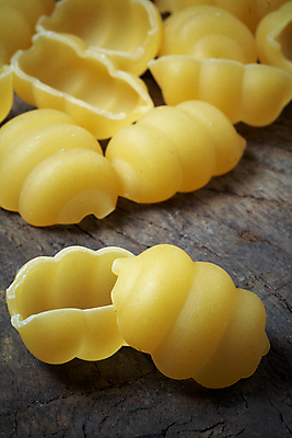 포토 JPG 해외이미지 문화 음식 백그라운드 다이어트 재료 파스타 건강 스파게티 요리 사람없음 노란색 저녁식사 이탈리아 흰색 지중해 먹기 질감 날것 점심식사 고립 탄수화물 해외포토 유럽 바다 컬러 모션 서양음식 식사 파일형식 이미지허브