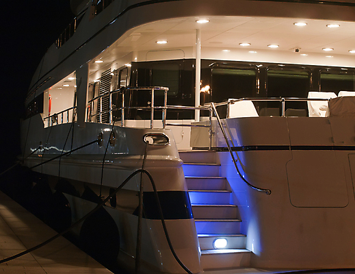 포토 JPG 해외이미지 라이프스타일 계절 스포츠 바다 여행 요트 교통시설 자연 주택 항해 풍경 사람없음 야외 물 빛 금속 항구 힘 흰색 도시 보트 재산 고급 야간 묘사 방파제 함선 포트 닻 돛대 철강 해외포토 자연요소 공공시설 컬러 교통 컨셉 배_교통 재질 건물 생활 금융 시설 생태계 파일형식 이미지허브