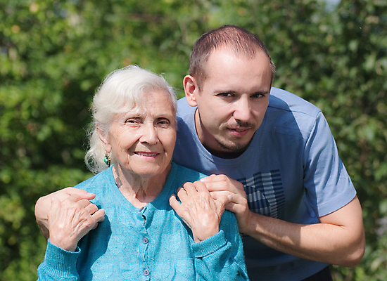 포토 JPG 해외이미지 라이프스타일 공원 여자 행복 할머니 가족 손자 사랑 사람 야외 두명 정원 육아 잡기 손주 세대 옛날 해외포토 공공시설 노년 남자 감정 관계 모션 생활 파일형식 이미지허브