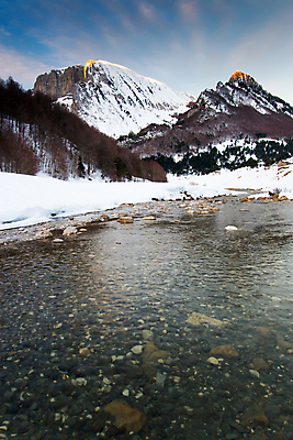 포토 JPG 해외이미지 유럽 겨울 자연 산 풍경 사람없음 강 맑음 추위 스페인 아라곤 내추럴 해외포토 계절 나라 날씨 생태계 파일형식 이미지허브