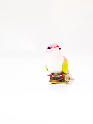 포토 JPG 해외이미지 조각 태국 조류 사람없음 컬러풀 미니어처 작음 흰배경 수공예 고립 핸드메이드 해외포토 동물 아시아 컬러 백그라운드 모형 흰색 크기 공예 파일형식 이미지허브