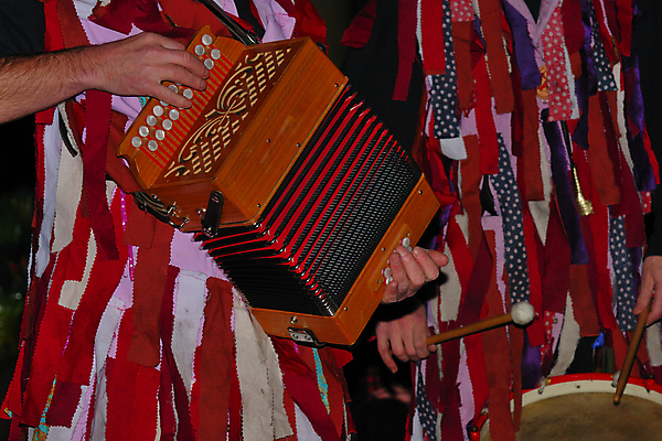 포토 JPG 해외이미지 영어 놀이 바람 사람없음 목재 컬러풀 댄서 드럼 해외포토 자연요소 나무 직업 문자 컬러 재료 날씨 타악기 파일형식 이미지허브