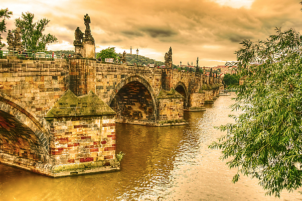 포토 JPG 해외이미지 전통 유럽 문화 여행 건축양식 조류 사람없음 야외 건물 물 강 도시풍경 햇빛 태양 여행객 궁전 도시 중세 역사 장면 체코 프라하 타운 동쪽 스카이라인 고딕 공화국 보헤미아 옛날 스타일 해외포토 자연요소 동물 건축물 건축 나라 고건축 사람 풍경 방향 파일형식 이미지허브