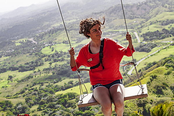 포토 JPG 해외이미지 백인 1 라이프스타일 여자 행복 섬 여행 백그라운드 장난 자연 놀이 하늘 휴가 휴식 산 한명 사람 야외 초록색 파란색 활발 기쁨 놀이터 그네 휴양지 내추럴 도미니카공화국 절정 수평선 해외포토 서양인 감정 컬러 컨셉 생활 장소 남아메리카 생태계 파일형식 이미지허브