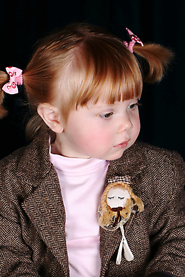 포토 JPG 해외이미지 백인 딸 어린이 건강 한명 뷰티 달콤 작음 빨간머리 스타일 해외포토 서양인 1 헤어스타일 가족 사람 맛 크기 파일형식 이미지허브