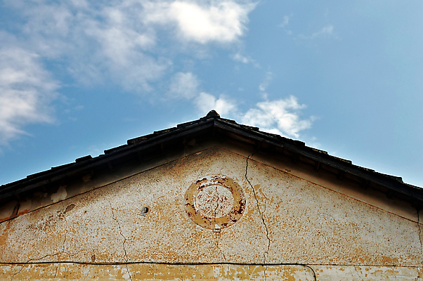 포토 JPG 해외이미지 외관 벽 건축양식 하늘 표면 지붕 날씨 추상 주택 사람없음 건물 수확 골동품 시골 거친 모서리 옥상 버리기 타일 폐허 질감 복고 시들음 대칭 썩음 옛날 결석 해외포토 건축물 건축 무늬 농업 모션 파일형식 이미지허브
