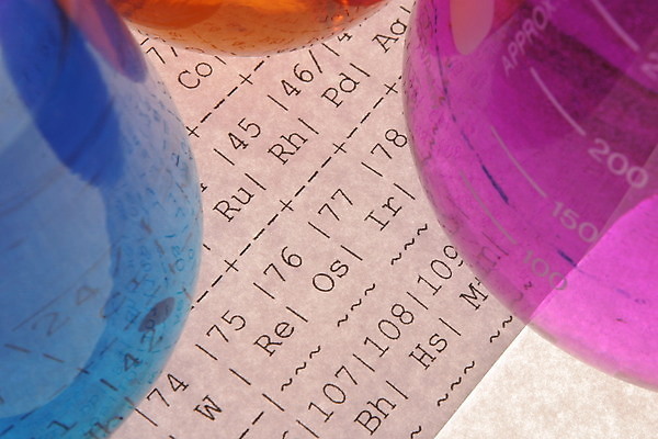 포토 JPG 해외이미지 교육 얼굴 과학 건강 병원 사람없음 약 시험 추위 의사 독약 액체 실험실 바이러스 질병 DNA 생명공학 약국 집중 과학자 분석 측정 생물학 비커 처방 튜브 암 조제 알레르기 신맛 우화 화학물질 해외포토 직업 컨셉 의학 실험기구 실험 신체부위 의료진 화학 맛 만들기 학자 파일형식 이미지허브