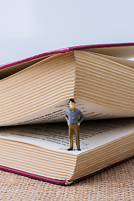 포토 JPG 해외이미지 실내 사람없음 책 인물미니어처 해외포토 내부 미니어처 파일형식 이미지허브