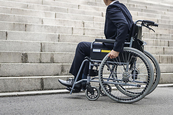 포토 JPG 주간 전신 남자 비즈니스 한명 앉기 정장 20대 성인 야외 옆모습 비즈니스라이프 계단 한국인 잡기 비즈니스맨 좌절 장애인 사회복지 휠체어 장애 낙담 어려움 성인남자한명만 장애인취업 국내포토 자연요소 1 라이프스타일 옷 감정 뷰포인트 컨셉 모션 사람 동양인 청년 직장인 복지 남자한명만 성인남자만 파일형식