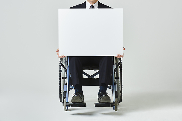 포토 JPG 스튜디오촬영 전신 배너 남자 비즈니스 사각프레임 실내 한명 들기 앉기 정장 20대 성인 앞모습 비즈니스라이프 한국인 비즈니스맨 장애인 사회복지 휠체어 흰배경 장애 성인남자한명만 장애인취업 국내포토 1 라이프스타일 옷 뷰포인트 백그라운드 모션 프레임 사람 동양인 청년 내부 사각형 흰색 직장인 복지 남자한명만 성인남자만 파일형식