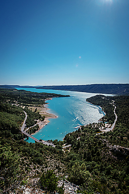 포토 JPG 주간 해외풍경 호수 유럽풍경 하늘 사람없음 야외 강 골짜기 맑음 프랑스 휴양지 가교 전경 남프랑스 국내포토 자연요소 해외 건축물 유럽 자연 날씨 풍경 장소 파일형식 탑뷰