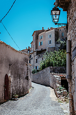 포토 JPG 주간 해외풍경 가로등 유럽풍경 하늘 유럽건축 사람없음 야외 건물 담장 마을 프랑스 중세 역사 골목길 남프랑스 국내포토 자연요소 해외 건축물 공공시설 유럽 길 서양건축 풍경 파일형식