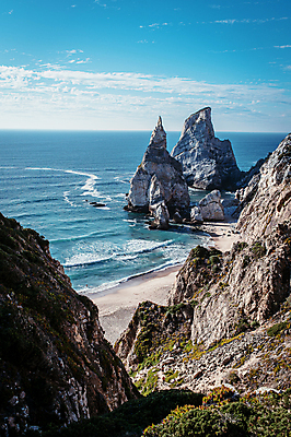 포토 JPG 주간 구름 해외풍경 유럽풍경 하늘 해변 사람없음 야외 바위 포르투갈 대서양 신트라 해안절벽 국내포토 자연요소 해외 유럽 바다 풍경 절벽 돌_바위 파일형식