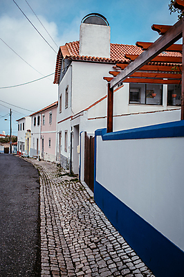 포토 JPG 주간 구름 해외풍경 유럽풍경 하늘 주택 사람없음 야외 건물 담장 마을 시골 포르투갈 해안도시 신트라 국내포토 자연요소 해외 건축물 유럽 풍경 도시 파일형식