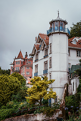 포토 JPG 주간 나무 해외풍경 유럽풍경 하늘 유럽건축 사람없음 야외 건물 포르투갈 흐림 신트라 국내포토 자연요소 식물 해외 건축물 유럽 서양건축 날씨 풍경 파일형식