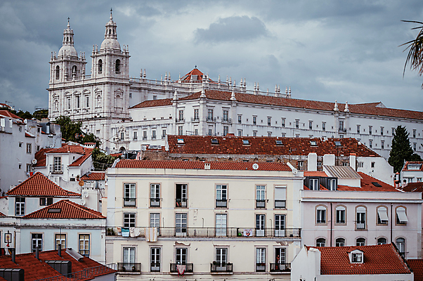 포토 JPG 주간 구름 해외풍경 유럽풍경 하늘 유럽건축 주택 사람없음 야외 건물 교회 포르투갈 리스본 국내포토 자연요소 해외 건축물 유럽 서양건축 종교건축 풍경 파일형식