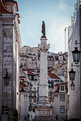 포토 JPG 주간 해외풍경 가로등 유럽풍경 하늘 주택 사람없음 야외 건물 조각상 마을 포르투갈 리스본 국내포토 자연요소 해외 건축물 공공시설 유럽 풍경 조형물 파일형식