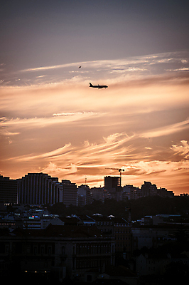 포토 JPG 구름 해외풍경 실루엣 유럽풍경 하늘 비행기 사람없음 야외 일몰 야간 포르투갈 리스본 국내포토 자연요소 해외 유럽 항공교통 대중교통 촬영기법 풍경 노을 파일형식