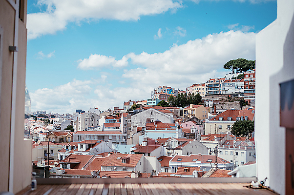 포토 JPG 주간 구름 해외풍경 유럽풍경 하늘 주택 사람없음 야외 건물 맑음 골목길 포르투갈 리스본 전경 국내포토 자연요소 해외 건축물 유럽 길 날씨 풍경 파일형식 탑뷰