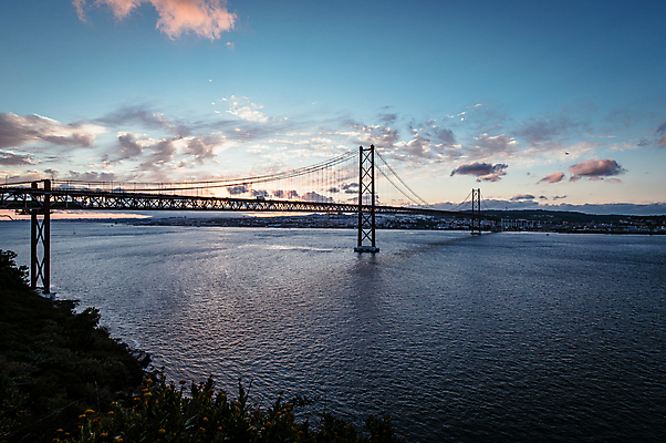 포토 JPG 구름 해외풍경 유럽풍경 하늘 사람없음 야외 강 일몰 야간 포르투갈 리스본 가교 국내포토 자연요소 해외 건축물 유럽 풍경 노을 파일형식