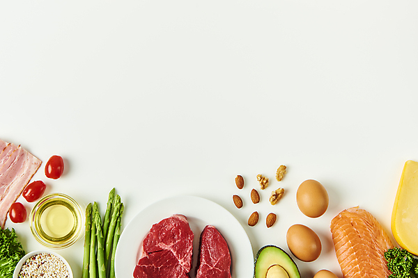 포토 JPG 스튜디오촬영 접시 다이어트 식재료 방울토마토 치즈 실내 생고기 사람없음 하이앵글 건강관리 계란 신선 올리브오일 흰배경 유기농 아스파라거스 연어 잡곡 베이컨 아몬드 아보카도 건강식 웰빙음식 저칼로리 저칼로리식단 카피스페이스 저탄수화물 키토제닉다이어트 국내포토 식기 웰빙 음식 뷰포인트 백그라운드 토마토 채소 과일 유제품 건강 식이요법 관리 육류 돼지고기 어류 내부 알 공백 견과류 흰색 기름_음식 식단 탄수화물 파일형식