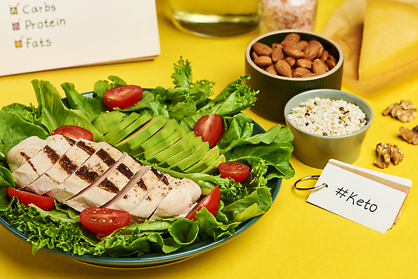 포토 JPG 스튜디오촬영 그릇 접시 다이어트 식재료 방울토마토 치즈 실내 사람없음 건강관리 샐러드 신선 유기농 호두 잡곡 아몬드 아보카도 건강식 웰빙음식 노란배경 닭가슴살 저칼로리 저칼로리식단 해시태그 단어장 저탄수화물 키토제닉다이어트 국내포토 식기 웰빙 음식 백그라운드 토마토 과일 유제품 건강 식이요법 관리 내부 노란색 공책 닭고기 견과류 특수문자 식단 탄수화물 파일형식