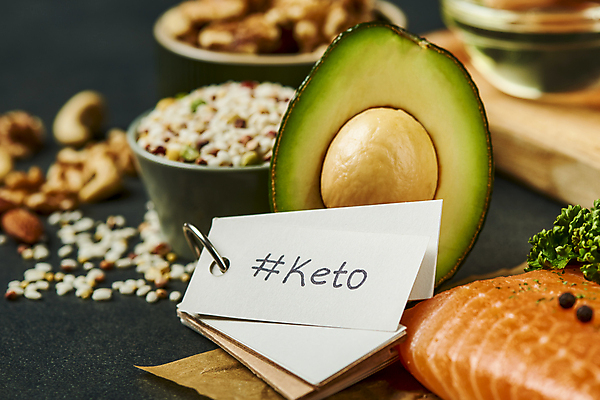 포토 JPG 스튜디오촬영 그릇 다이어트 식재료 검은배경 실내 근접촬영 사람없음 아웃포커스 건강관리 견과류 신선 유기농 연어 잡곡 아보카도 건강식 웰빙음식 나무도마 저칼로리 저칼로리식단 해시태그 단어장 저탄수화물 키토제닉다이어트 국내포토 식기 웰빙 음식 뷰포인트 백그라운드 과일 도마 촬영기법 건강 식이요법 관리 어류 내부 목재 검은색 공책 특수문자 식단 탄수화물 파일형식