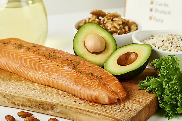 포토 JPG 스튜디오촬영 그릇 다이어트 식재료 실내 파슬리 사람없음 아웃포커스 건강관리 신선 올리브오일 흰배경 유기농 호두 연어 잡곡 아몬드 아보카도 건강식 웰빙음식 나무도마 저칼로리 저칼로리식단 저탄수화물 키토제닉다이어트 국내포토 식기 웰빙 음식 백그라운드 채소 과일 도마 촬영기법 건강 식이요법 관리 어류 내부 목재 견과류 흰색 기름_음식 식단 탄수화물 파일형식