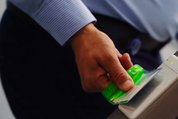 포토 JPG 해외이미지 백인 직업 여행 열쇠 출입구 사람 성인 사람없음 내부 건물 사무실 문 여행가방 장비 도시 비즈니스우먼 계산 닫기 역 시작 경영자 보안 대문 시스템 튜브 통과 단상 신분증 자동 제어 접근 해외포토 서양인 건축물 여자 가방 비즈니스 교통시설 모션 안전 직장인 리더 증명서 파일형식 이미지허브