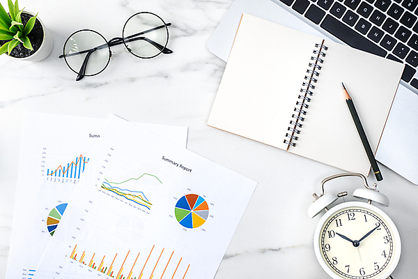 포토 JPG 해외이미지 식물 화분 안경 비즈니스 사람없음 노트북 하이앵글 연필 자명종 문서 카피스페이스 해외포토 잡화 뷰포인트 시계 학용품 전자제품 필기구 공백 알람 파일형식 이미지허브