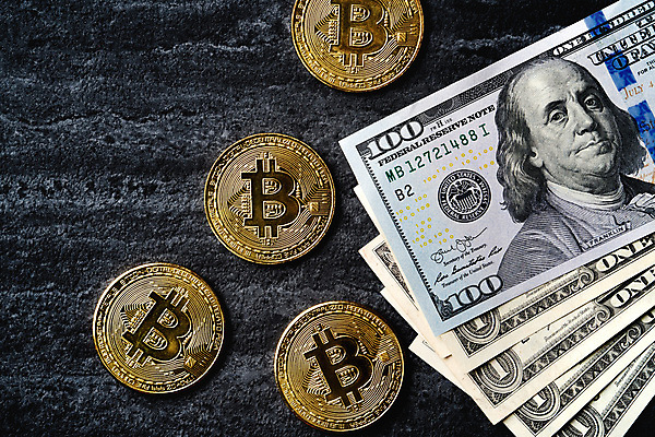 포토 JPG 해외이미지 지폐 검은배경 실내 사람없음 금융 달러 외화 가상화폐 해외포토 백그라운드 돈 내부 경제 검은색 파일형식 이미지허브