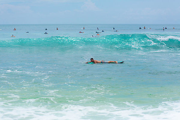 포토 JPG 해외이미지 주간 전신 남자 수영복 파도 바다 하늘 한명 성인 야외 옆모습 눕기 서핑보드 서핑 성인남자한명만 수평선 해외포토 자연요소 1 옷 뷰포인트 모션 사람 수상스포츠 보드_스포츠 남자한명만 성인남자만 파일형식 이미지허브