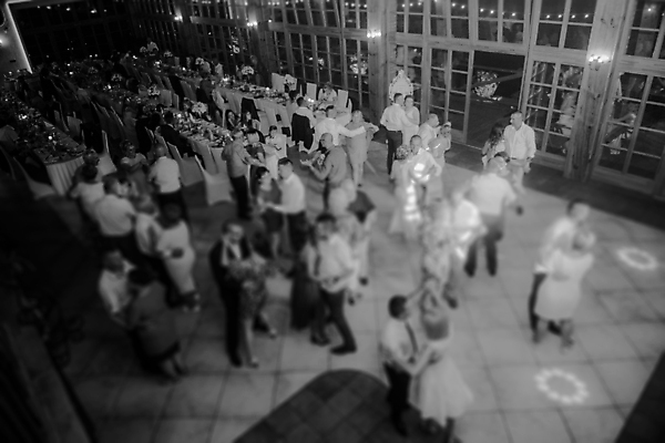 포토 JPG 해외이미지 커플 드레스 여자 행복 음악 결혼 2 관계 신혼부부 결혼식 사랑 미소 사람 정장 성인 사람없음 뷰티 파티 유행 귀여움 낭만 흰색 축하 표현 춤 가운 우아함 닫기 야간 저녁 유혹 베일 접수 해외포토 자연요소 부부 옷 감정 컬러 컨셉 모션 문화예술 표정 이벤트 신혼 파일형식 이미지허브