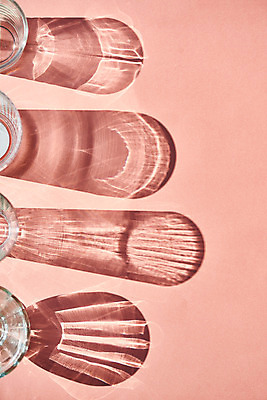 포토 JPG 스튜디오촬영 백그라운드 유리 유리병 잔 실내 그림자 누끼 사람없음 오브젝트 몽환 분홍색배경 국내포토 식기 분홍색 컨셉 재질 병_용기 내부 파일형식