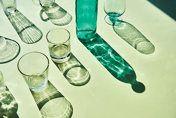 포토 JPG 스튜디오촬영 백그라운드 유리 유리병 잔 실내 그림자 누끼 사람없음 오브젝트 몽환 초록배경 국내포토 식기 컨셉 재질 병_용기 내부 초록색 파일형식