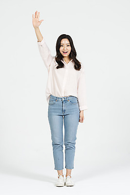 포토 JPG 스튜디오촬영 전신 학생 우먼라이프 라이프스타일 응시 여학생 여자 대학생 모션 실내 한명 서기 누끼 사람 20대 청년 성인 앞모습 캐주얼 청춘 손들기 한국인 청바지 흰배경 여대생 청년여자한명만 성인여자한명만 국내포토 1 시선 옷 뷰포인트 백그라운드 컨셉 바지 동양인 내부 생활 흰색 여자한명만 성인여자만 청년여자만 파일형식