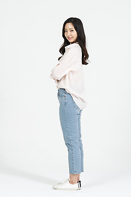 포토 JPG 스튜디오촬영 전신 학생 우먼라이프 라이프스타일 응시 여학생 여자 대학생 모션 실내 한명 서기 웃음 누끼 사람 20대 청년 성인 옆모습 캐주얼 청춘 팔짱 한국인 청바지 흰배경 여대생 청년여자한명만 성인여자한명만 국내포토 1 시선 옷 뷰포인트 백그라운드 컨셉 바지 표정 동양인 내부 생활 흰색 여자한명만 성인여자만 청년여자만 파일형식