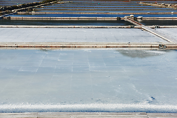 포토 JPG 주간 풍경 사람없음 야외 관광지 맑음 가을 소금 곰소염전 방조제 부안 염전 국내포토 자연요소 계절 여행 날씨 전라북도 시설 파일형식