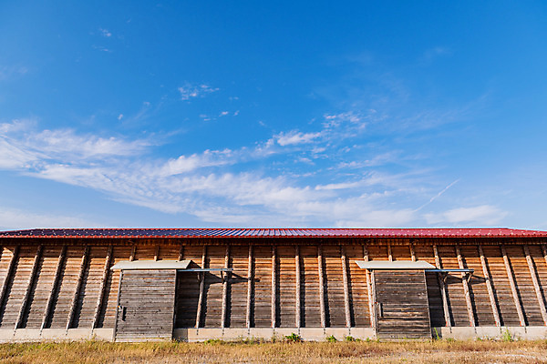 포토 JPG 주간 구름 하늘 풍경 사람없음 야외 관광지 맑음 가을 창고 곰소염전 방조제 부안 염전 국내포토 자연요소 계절 여행 날씨 전라북도 시설 파일형식