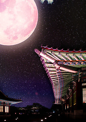 PSD 편집이미지 별 야경 자연 밤하늘 한옥 사람없음 컬러풀 보라색 궁전 달 야간 달빛 지붕처마 이미지편집 자연요소 한국전통 컬러 고건축 하늘 지붕 생태계 처마 파일형식 풍경_경치