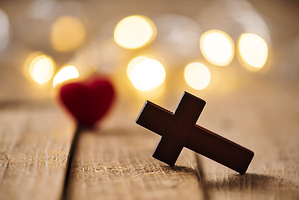 포토 JPG 스튜디오촬영 기독교 백그라운드 십자가 크리스마스 조명 기독교용품 실내 근접촬영 사람없음 아웃포커스 하트 오브젝트 예배 보케 찬양 숭배 나무배경 국내포토 모양 기념일 종교 뷰포인트 종교용품 촬영기법 내부 파일형식