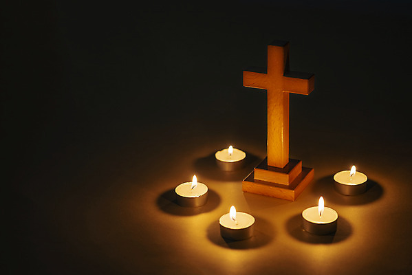 포토 JPG 스튜디오촬영 기독교 백그라운드 십자가 크리스마스 초 기독교용품 실내 사람없음 빛 어둠 오브젝트 예배 찬양 숭배 국내포토 기념일 종교 종교용품 내부 파일형식