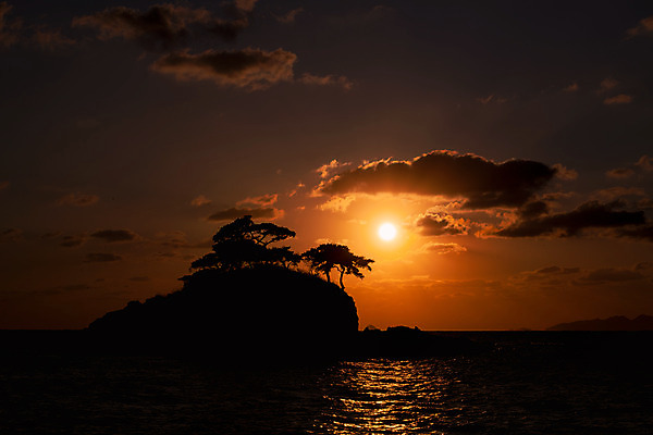포토 JPG 구름 바다 여행 자연 하늘 한국 풍경 사람없음 야외 관광지 태양 노을 일몰 가을 가을여행 변산반도 부안 솔섬 국내포토 자연요소 계절 아시아 섬 전라북도 생태계 파일형식 가을_계절