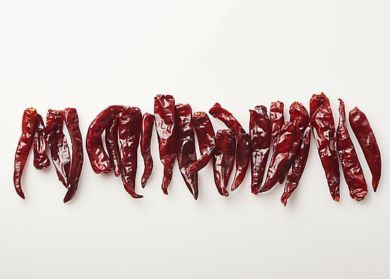 포토 JPG 식재료 재료 누끼 사람없음 하이앵글 여러개 흰배경 말린고추 양념재료 플랫레이 국내포토 뷰포인트 다수 백그라운드 고추 흰색 플랫 파일형식