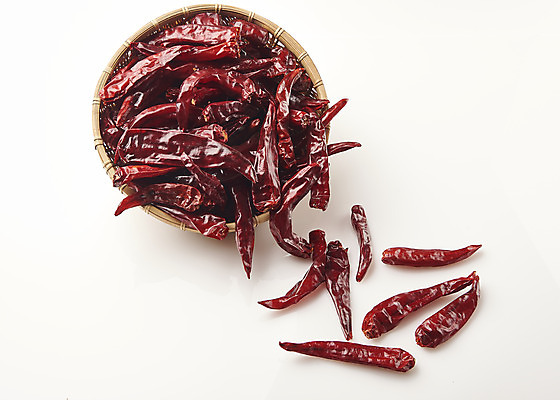 포토 JPG 식재료 재료 누끼 사람없음 하이앵글 여러개 흰배경 나무쟁반 말린고추 양념재료 플랫레이 국내포토 뷰포인트 다수 백그라운드 고추 쟁반 목재 흰색 플랫 파일형식