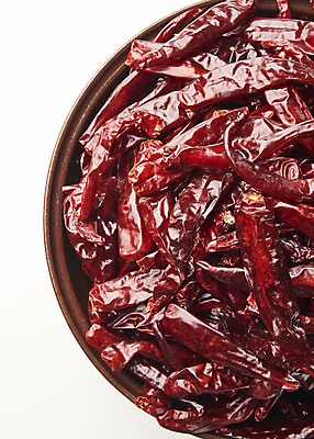 포토 JPG 그릇 식재료 재료 누끼 근접촬영 사람없음 하이앵글 여러개 흰배경 말린고추 양념재료 플랫레이 국내포토 식기 뷰포인트 다수 백그라운드 고추 흰색 플랫 파일형식