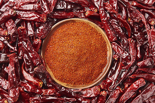 포토 JPG 접시 식재료 재료 사람없음 하이앵글 여러개 고춧가루 말린고추 양념재료 플랫레이 국내포토 식기 뷰포인트 다수 고추 플랫 가루 파일형식